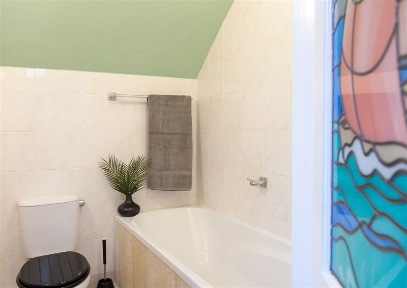 The bathroom (photo 5) at 4 Kingscliffe Street, Manchester