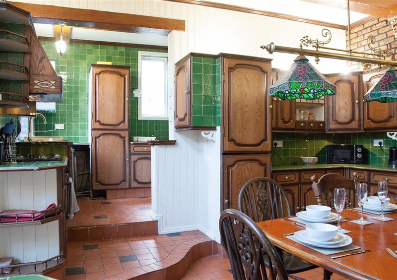 The kitchen (photo 2) at 4 Kingscliffe Street, Manchester