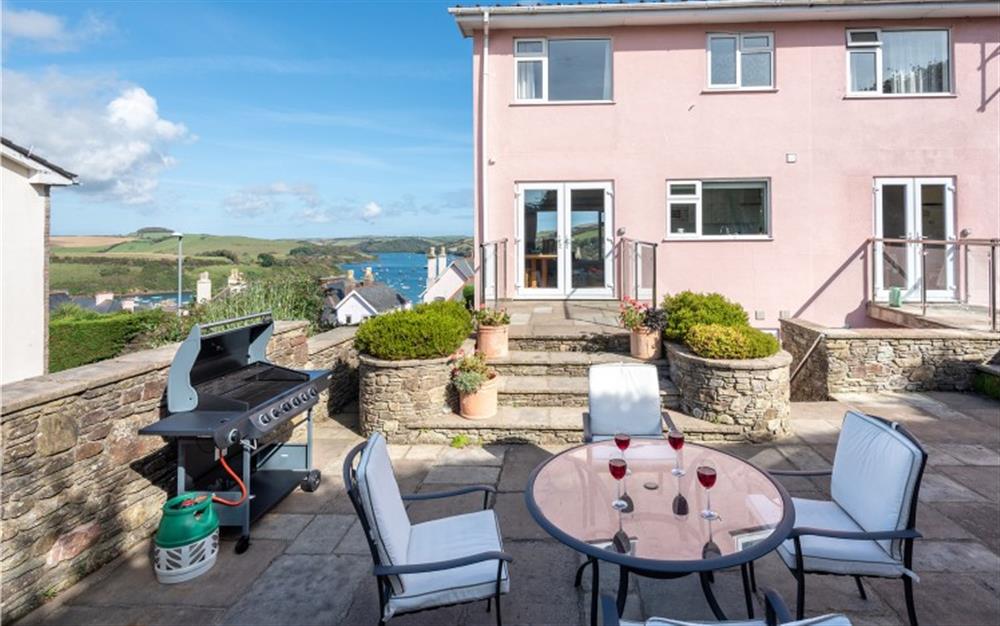 The rear patio area with table and chairs and barbecue at 4 Lakeside in Salcombe