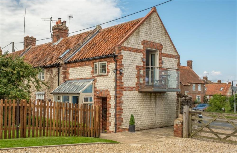 Exterior: Showing the property from the rear garden at 4 Malthouse Cottages, Thornham near Hunstanton
