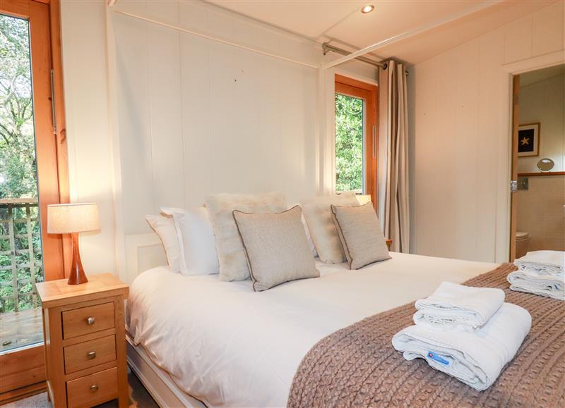 A bedroom in 4 Millers Island at 4 Millers Island, Lanreath