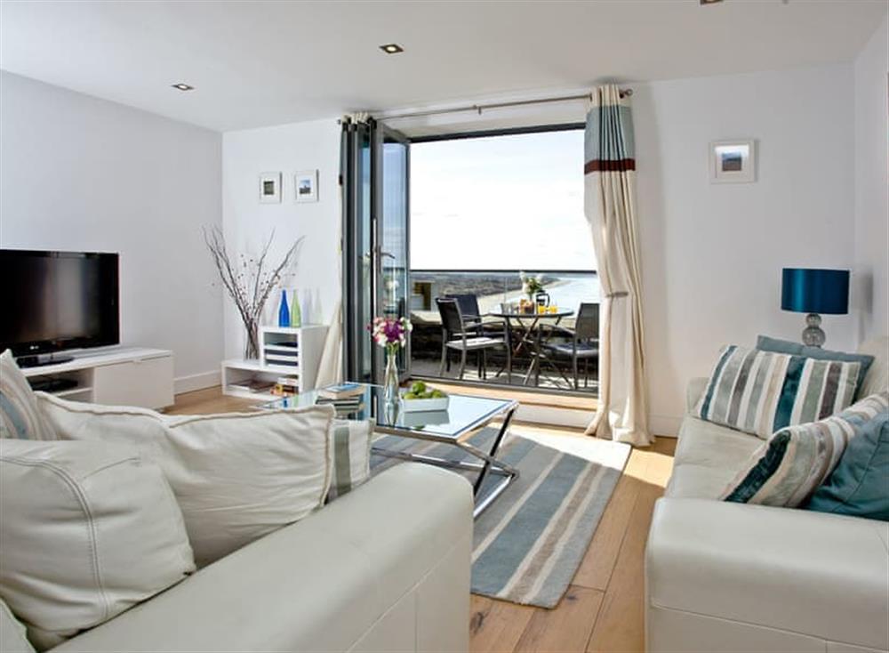 Living area (photo 2) at 4 Ocean Point in Saunton & Braunton, North Devon