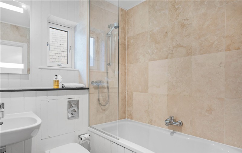 The bathroom (photo 2) at 4 Out Of The Blue, Devon
