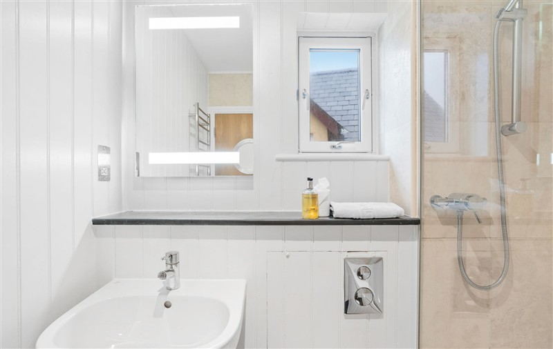 This is the bathroom (photo 2) at 4 Out Of The Blue, Devon