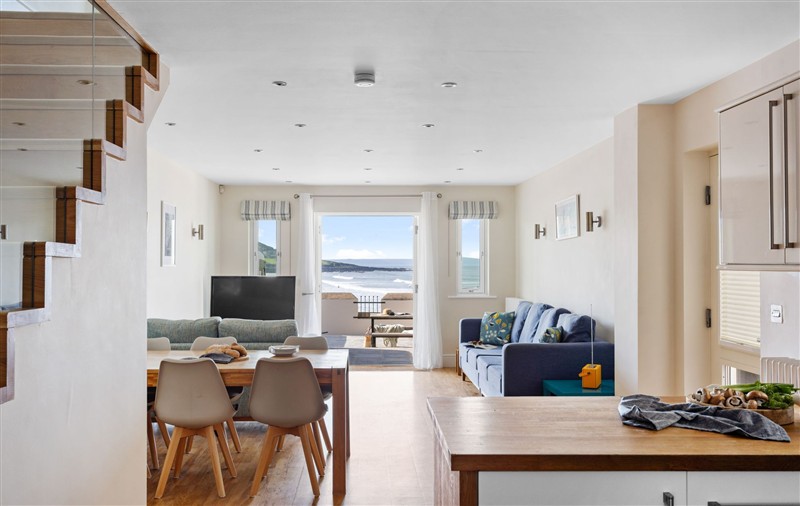 This is the living room (photo 2) at 4 Out Of The Blue, Devon