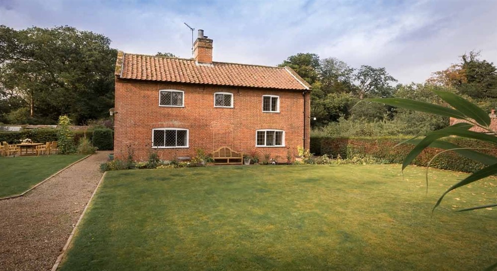 The exterior and garden of 4 Park Gates, Blickling, Aylsham, Norfolk (photo 2) at 4 Park Gates in Norwich, Norfolk