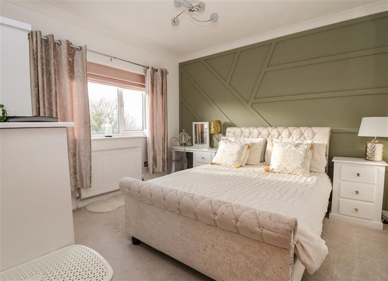 One of the 8 bedrooms (photo 2) at 4 Pen Y Mynydd, Colwyn Bay