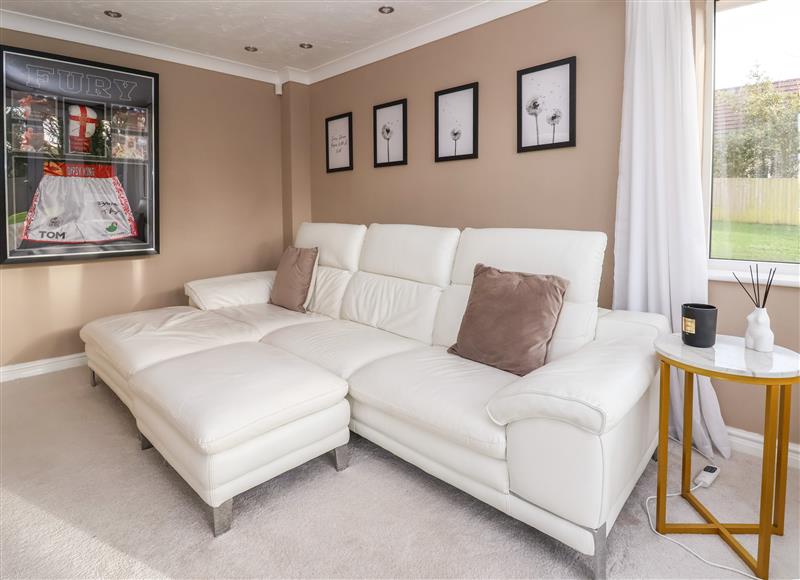 Relax in the living area (photo 2) at 4 Pen Y Mynydd, Colwyn Bay
