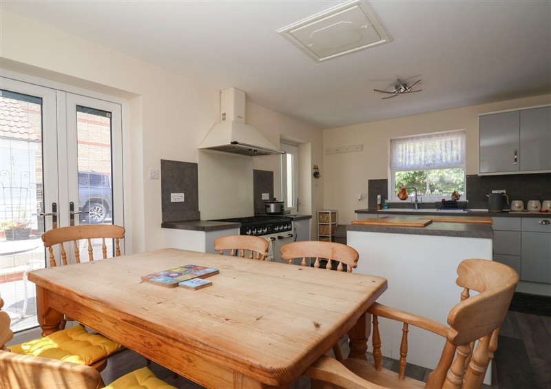 Kitchen (photo 2) at 4 Queen Street, Withernsea