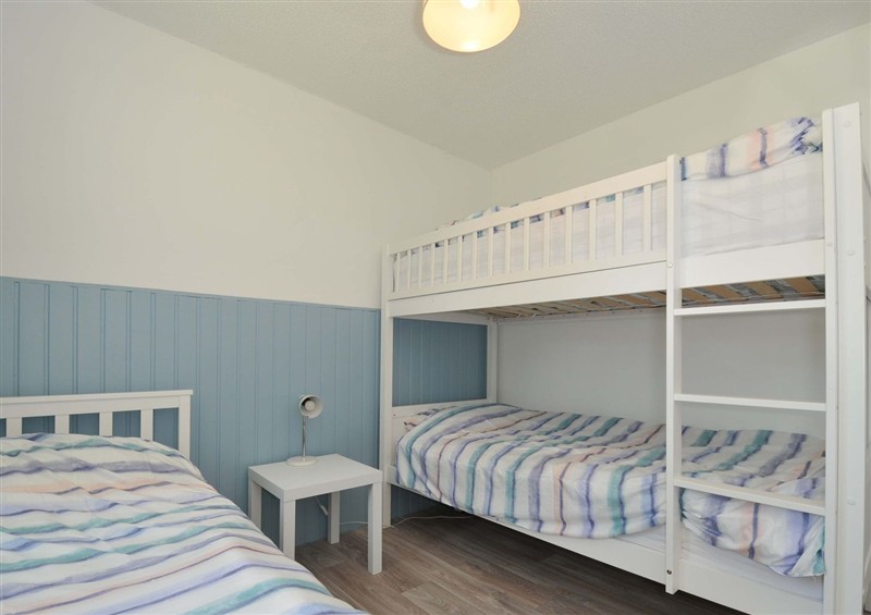 A bedroom in 4 Rosecraddoc Lodge Holiday Bungalows (photo 2) at 4 Rosecraddoc Lodge Holiday Bungalows, Liskeard