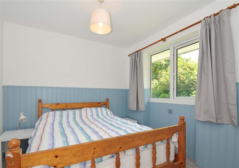Bedroom at 4 Rosecraddoc Lodge Holiday Bungalows, Liskeard
