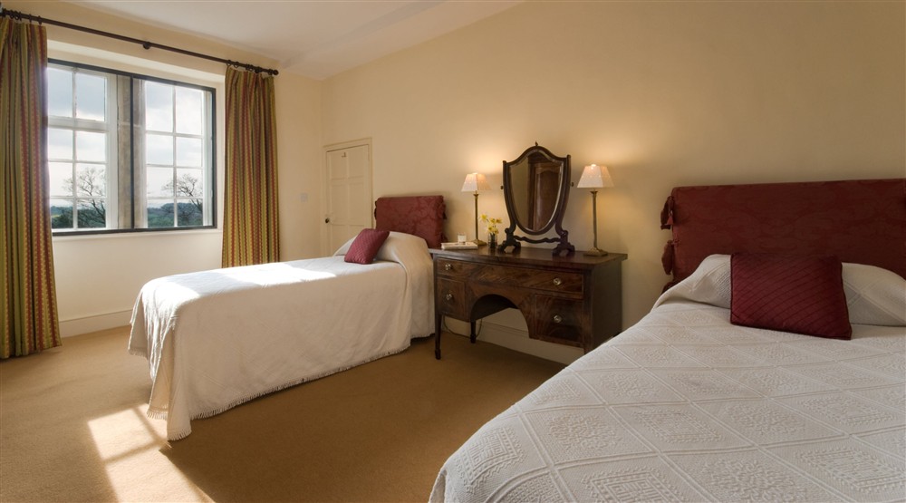 The twin bedroom at 4 Stable Yard Cottage in Chesterfield, Derbyshire
