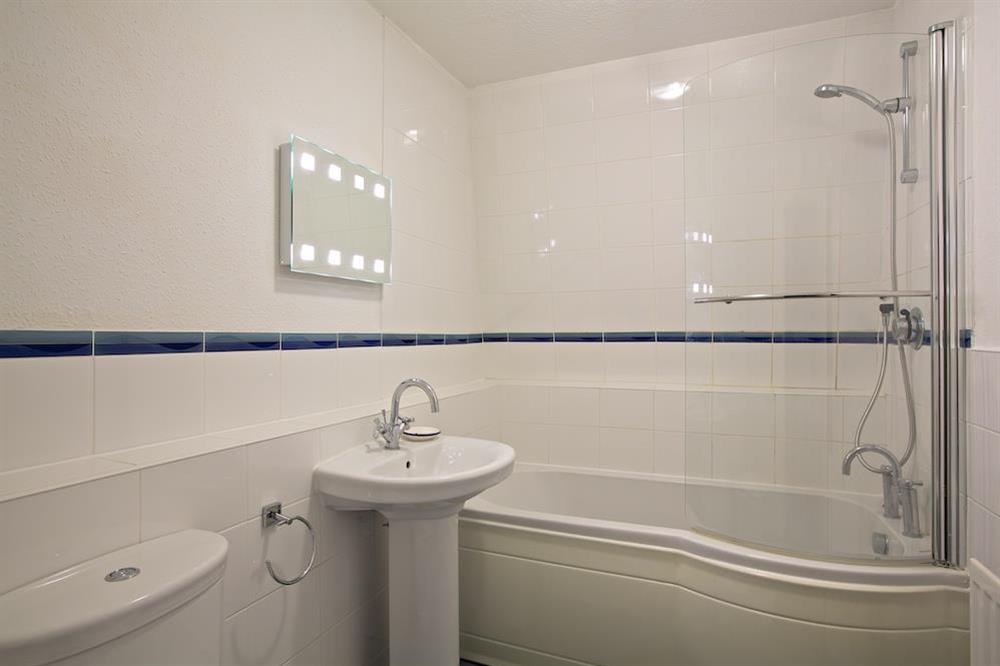 Family bathroom with shower over bath at 4 Stonehanger in , Salcombe