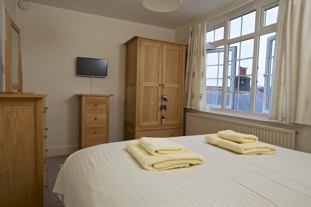 Master bedroom with ample storage space and flat screen TV at 4 Stonehanger in , Salcombe