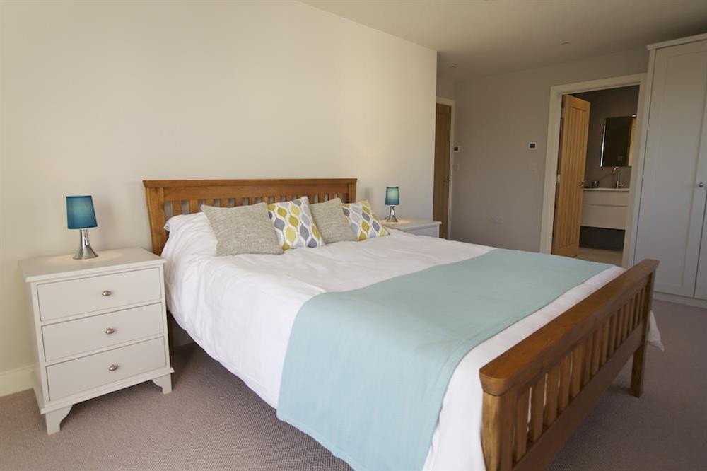 En suite bedroom with King-size bed at 4 The Drive, Hillfield Village in , Hillfield, Dartmouth