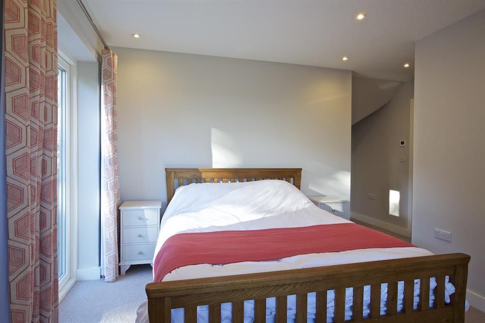 The double bedroom also has a King-size bed at 4 The Drive, Hillfield Village in , Hillfield, Dartmouth