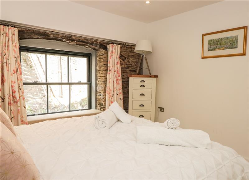 One of the 2 bedrooms at 4 The Pottery, Dartmouth