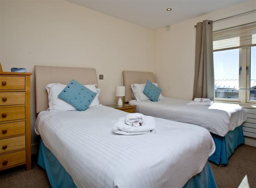 Twin bedroom at 4 The Vista in Newquay, North Cornwall