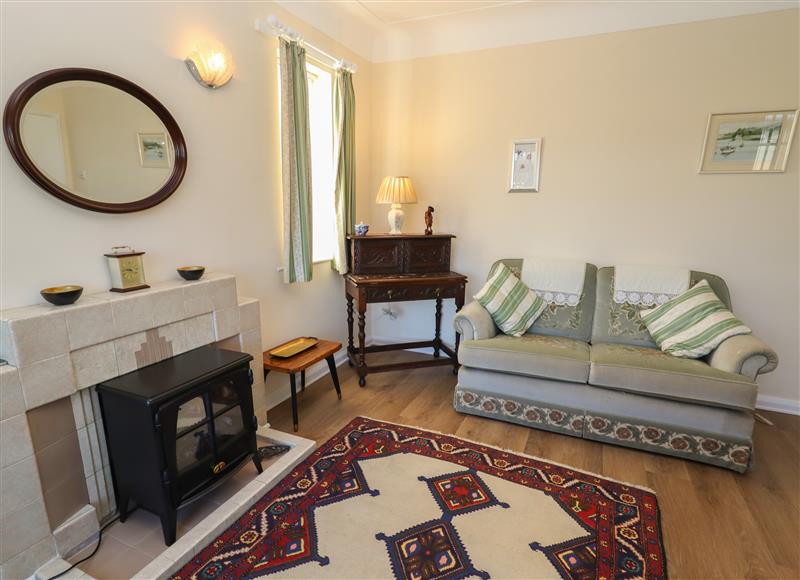 This is the living room (photo 4) at 4 Venables Road, Blacon