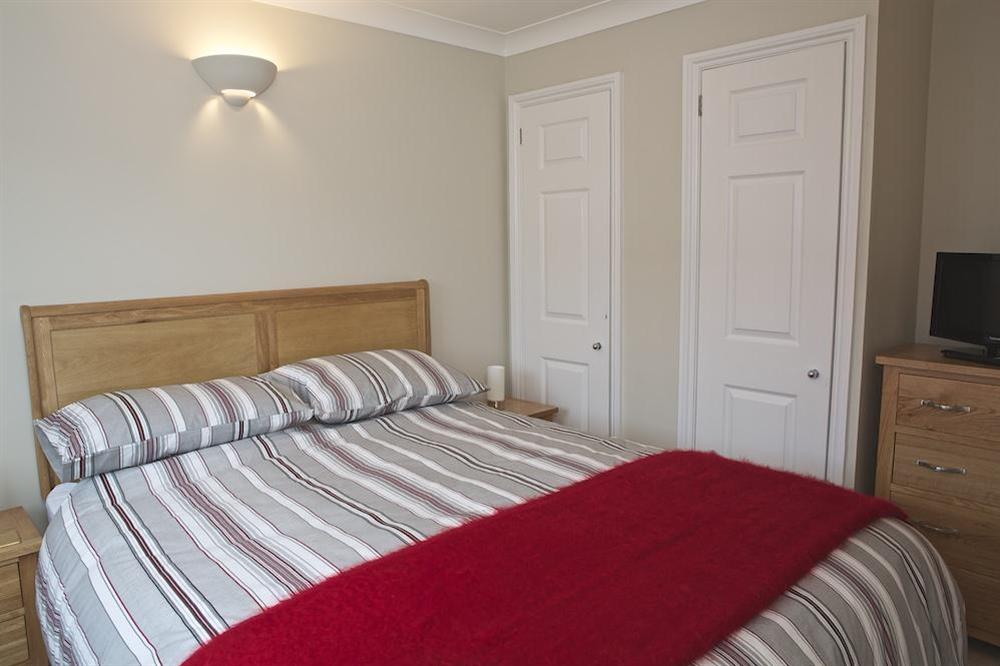 Master bedroom with comfortable King-size bed at 4 West Park Mews in Hope Cove, Kingsbridge