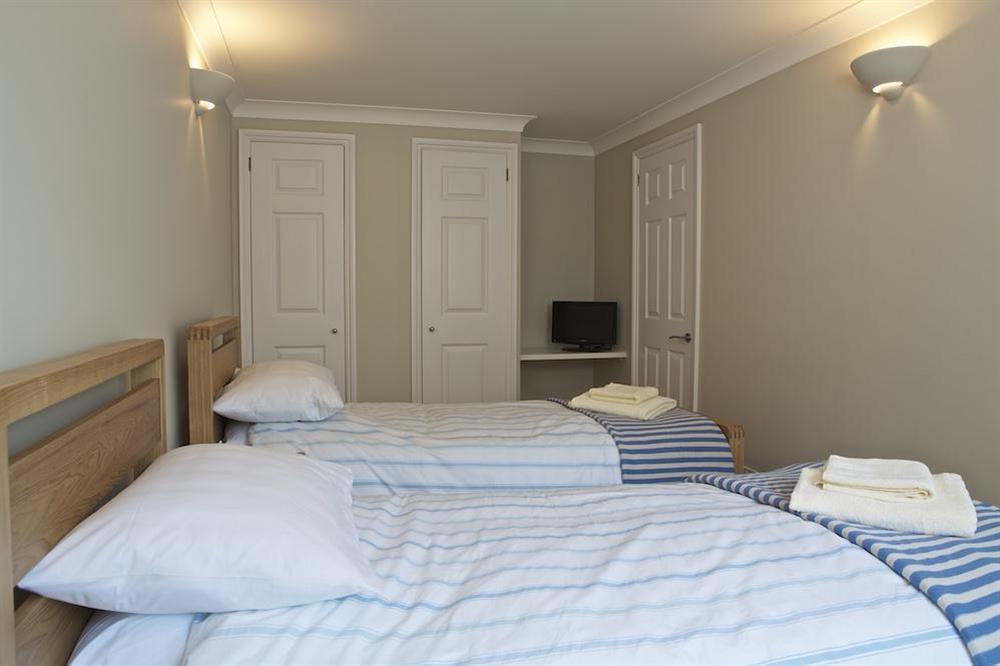 Second bedroom with twin beds at 4 West Park Mews in Hope Cove, Kingsbridge