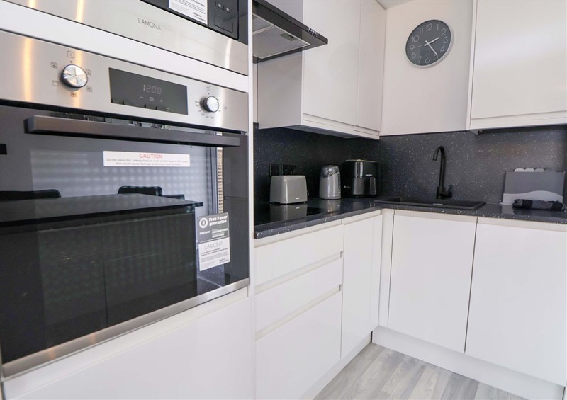 Kitchen (photo 2) at 4 Willow Grove - Freehold, Talacre