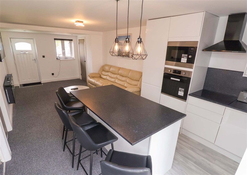 Kitchen (photo 3) at 4 Willow Grove - Freehold, Talacre