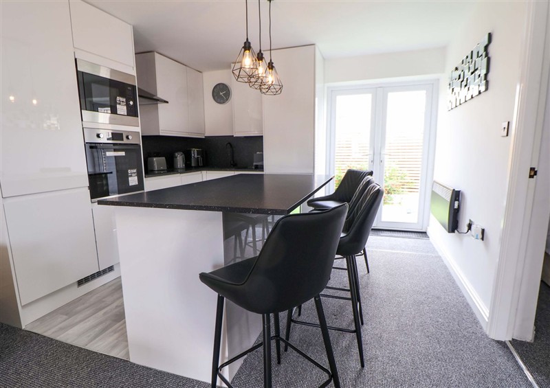 Kitchen at 4 Willow Grove - Freehold, Talacre