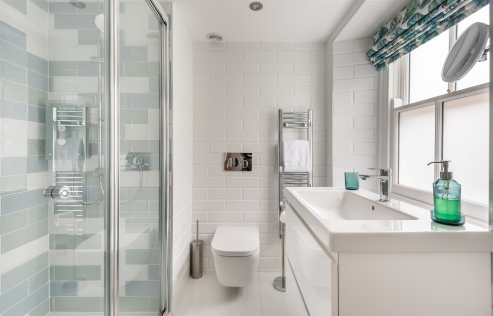 The bathroom at 40 Fore Street in Salcombe