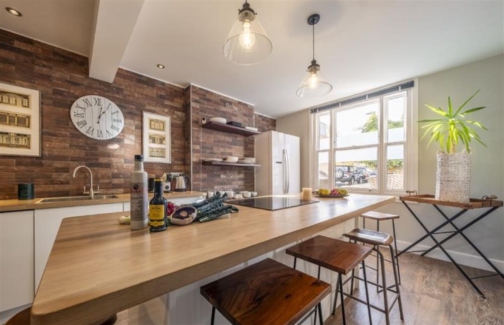 With seating for six, the breakfast bar is both a social hub and carefully thought out food preparation area