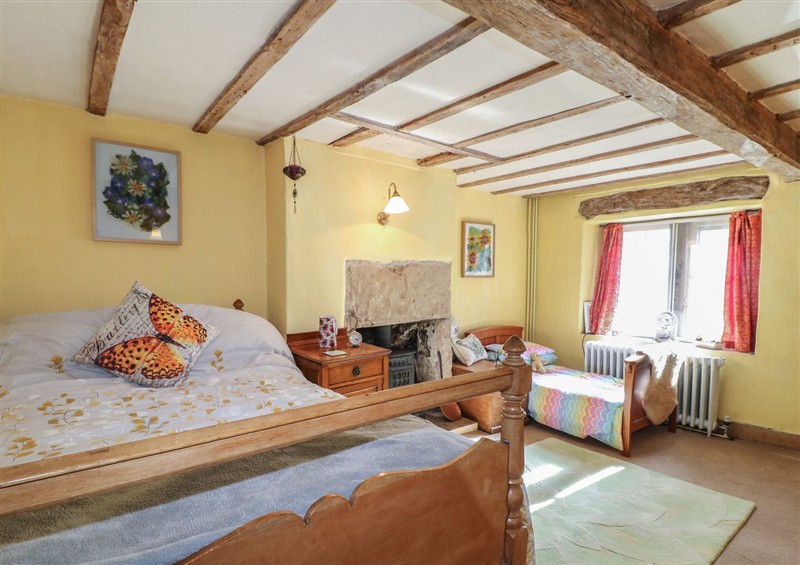 One of the 2 bedrooms (photo 2) at 40 Water Lane, Cromford