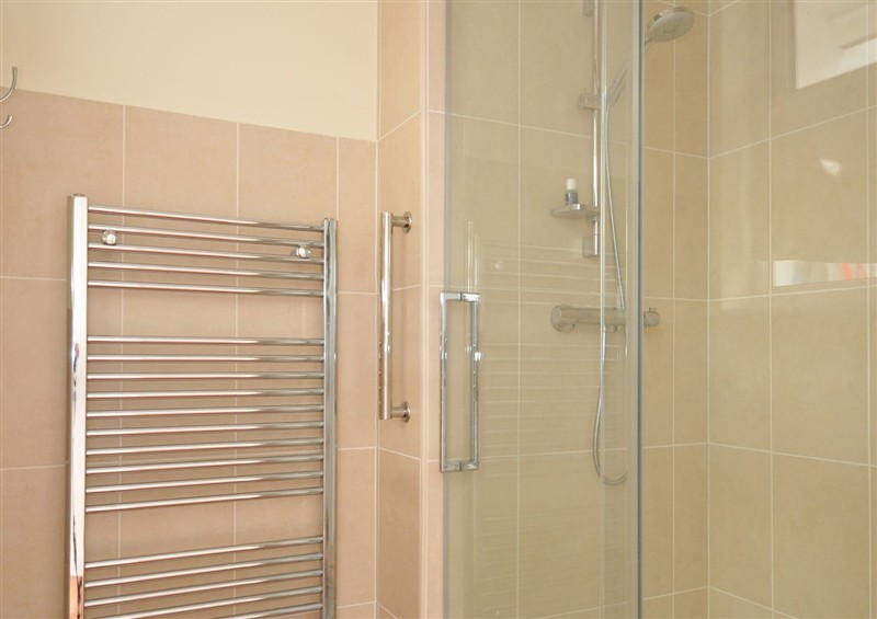 The bathroom at 42 Little Trelyn, Rock
