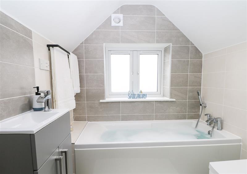 The bathroom (photo 2) at 46A Sea Front, Hayling Island