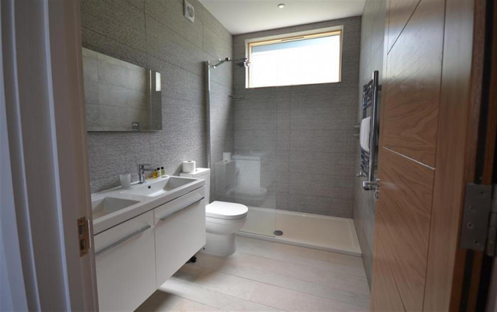 Another view of the en-suite to the super King bathroom. at 47 Talland in Looe