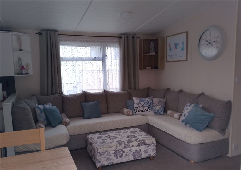 This is the living room at 48 Woodland View, Milford On Sea