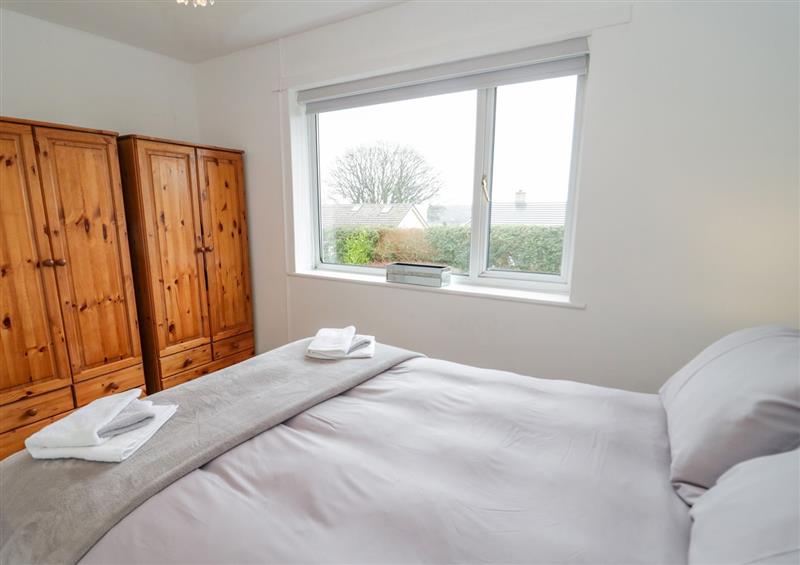 One of the 2 bedrooms at 5 Breeze Hill, Benllech
