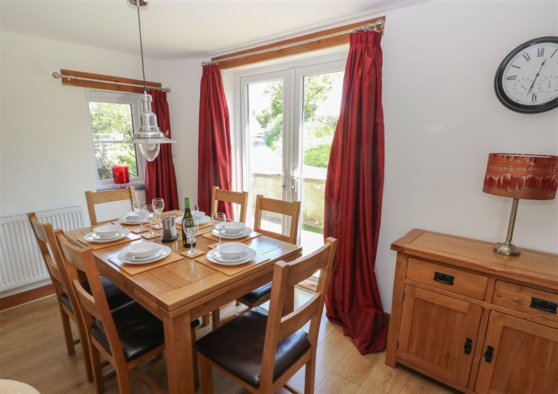 The dining area at 5 Cart-Tws Bach, St Davids