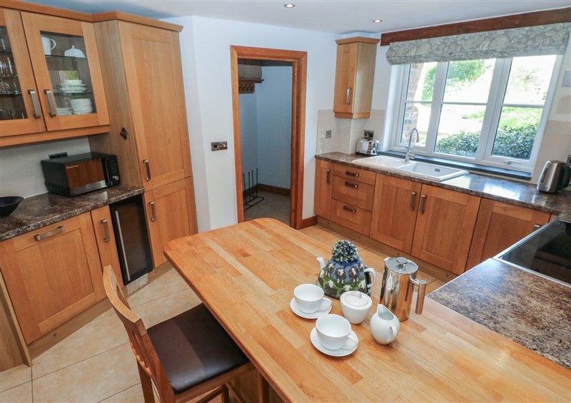The kitchen (photo 4) at 5 Cart-Tws Bach, St Davids