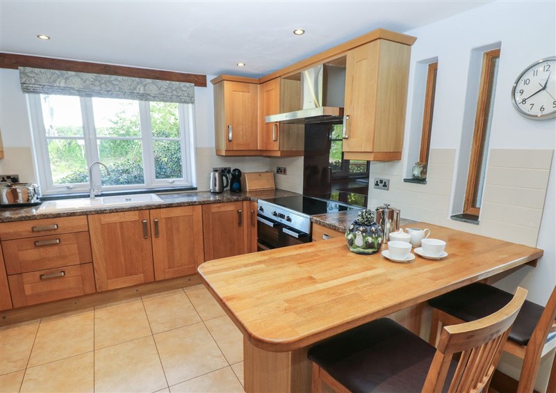The kitchen at 5 Cart-Tws Bach, St Davids