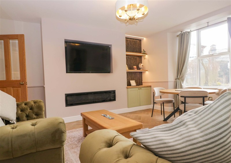 The living room at 5 Caxton House, Windermere