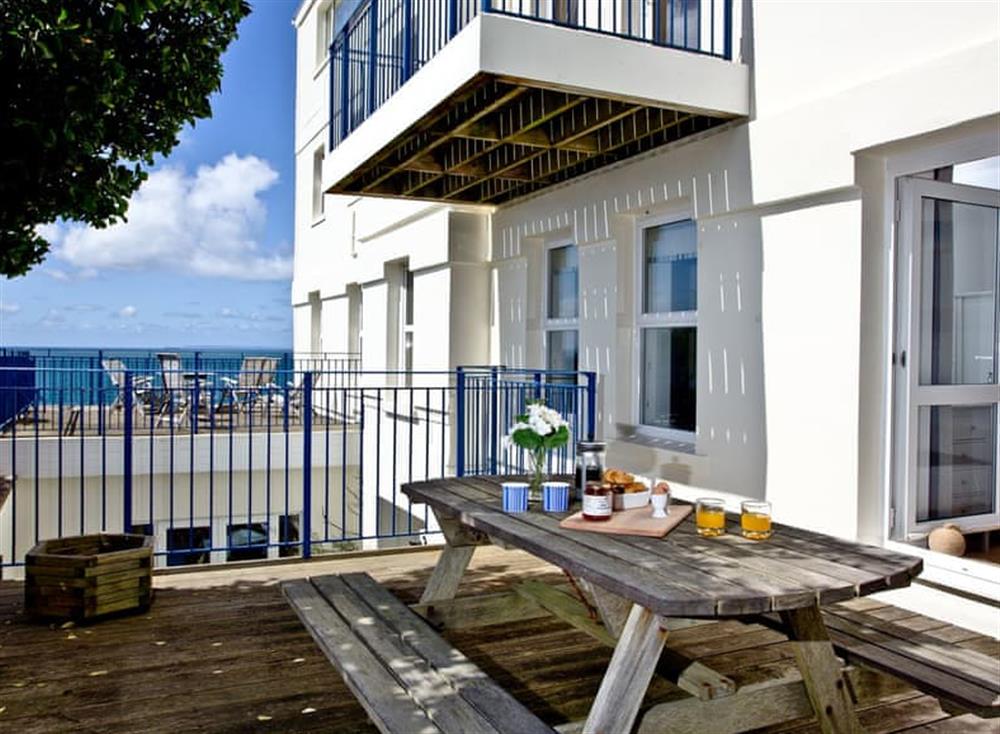 Sitting-out-area at 5 Devon Beach Court in , Woolacombe