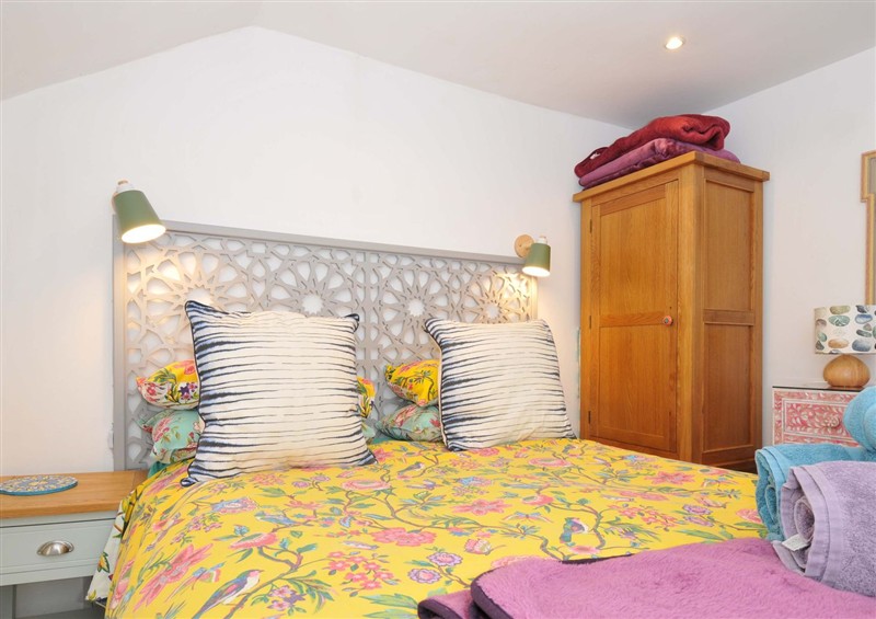 Bedroom (photo 3) at 5 Esplanade, Fowey