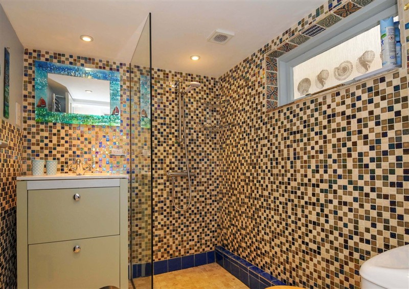 The bathroom (photo 2) at 5 Esplanade, Fowey