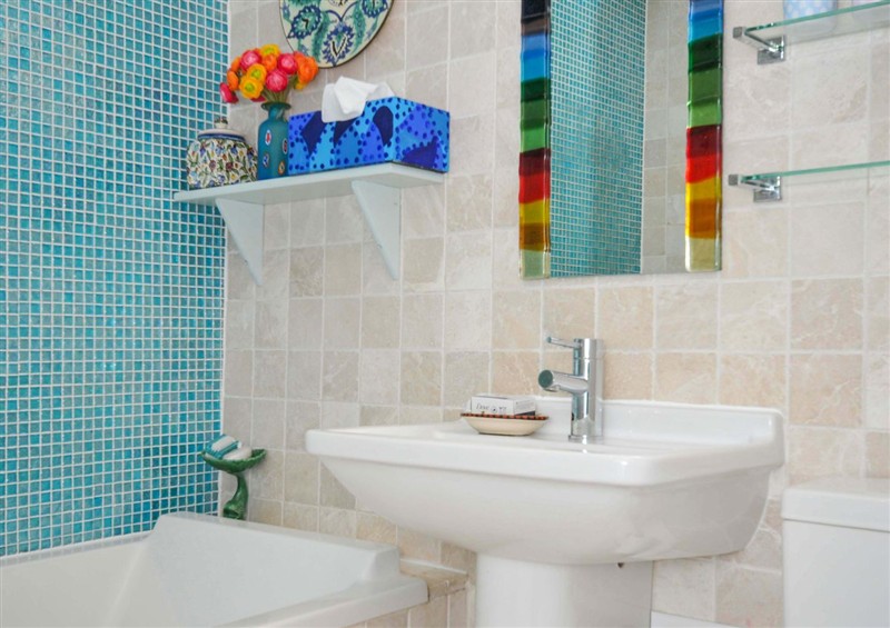 The bathroom at 5 Esplanade, Fowey