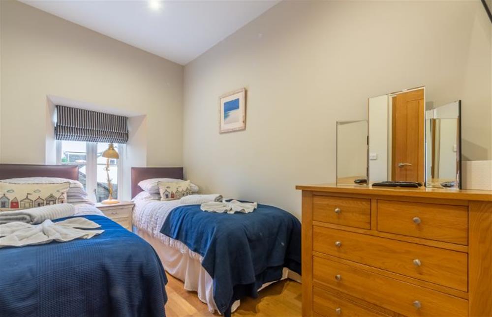 5 Fernhill, Cornwall: Bedroom two with twin (2ft5) single beds at 5 Fernhill, Carbis Bay