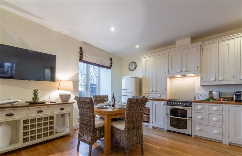 5 Fernhill, Cornwall: Kitchen and dining area at 5 Fernhill, Carbis Bay