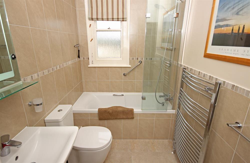 Fully tiled bathroom at 5 Glenthorne House in , Salcombe