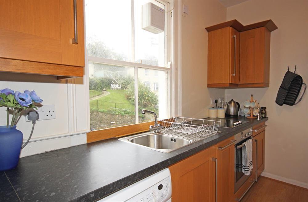 Well equipped kitchen (photo 2) at 5 Glenthorne House in , Salcombe