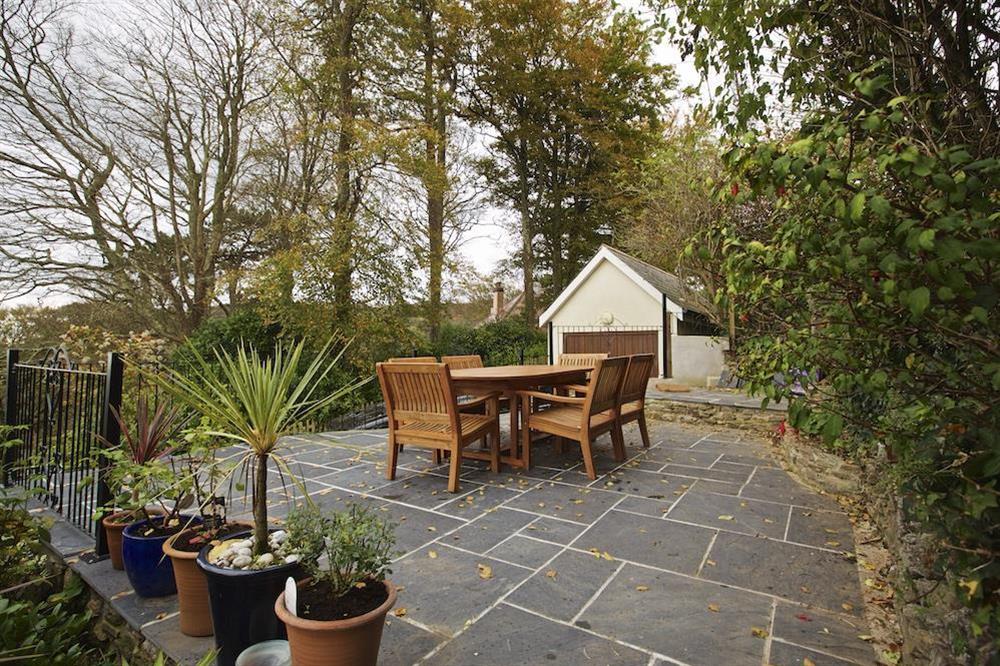 Outdoor paved terrace area at 5 Grafton Towers in North Sands, Salcombe