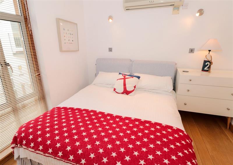 This is a bedroom at 5 Harbour Yard, Salcombe